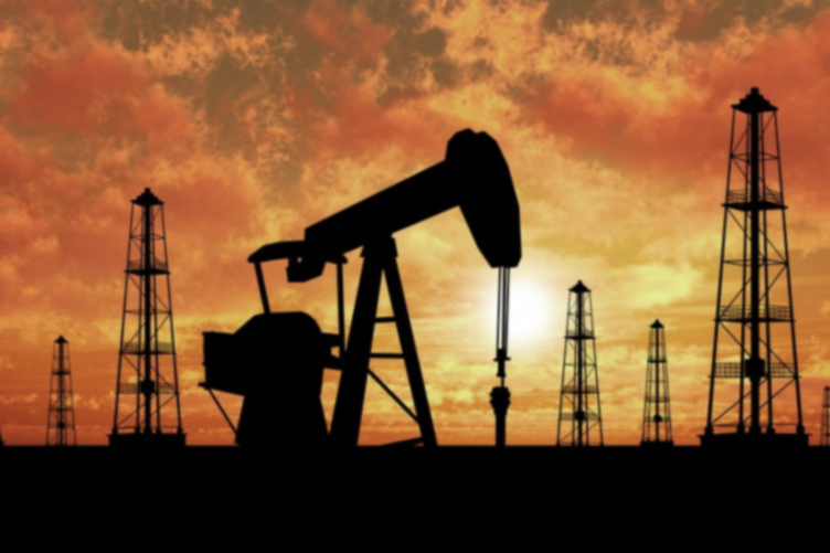 النفط يترلجع عقب ارتفاع الخام الأمريكي