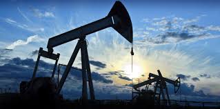 أسعار النفط الخام تنخفض بعد تهديدات ترامب بزيادة تعريفات جمركية جديدة