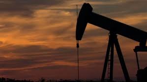 النفط الخام يتراجع مع ارتفاع أعداد حفارات النفط الأمريكية