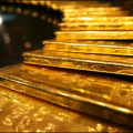 تراجع الذهب وسط توقعات برفع الفائده الأمريكيه