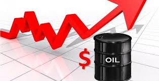 النفط يرتفع مع تراجع الدولار